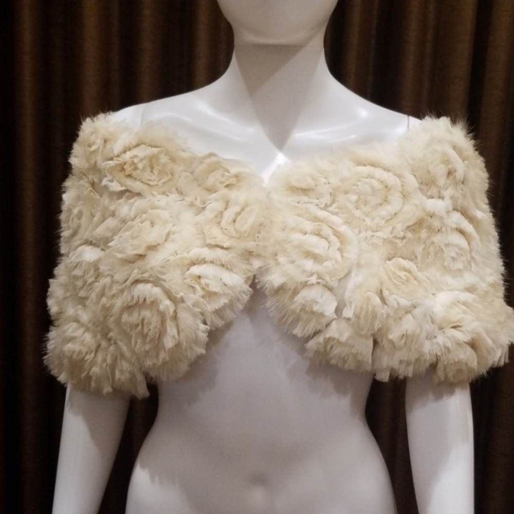 Stoal shawl with cream antique roses
